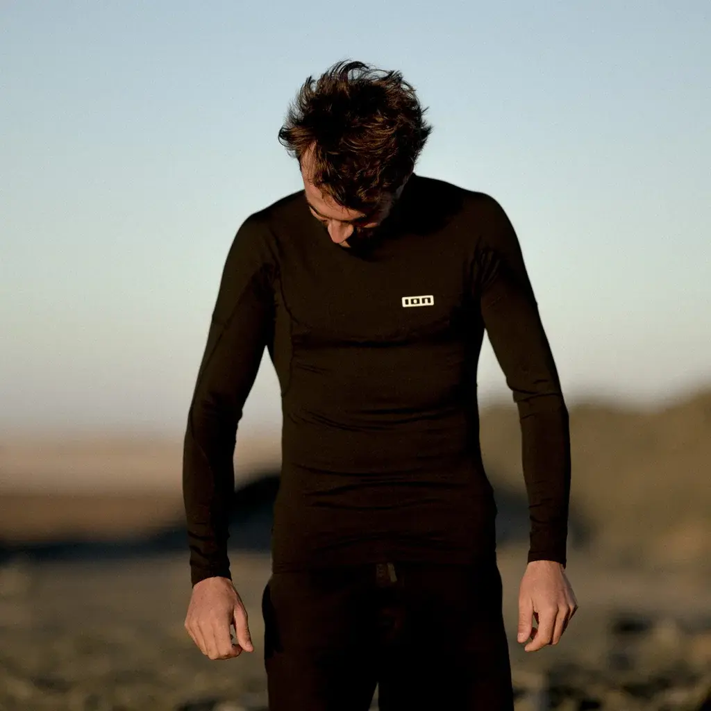 SS25__0000s_0046_48232-4205-ION-Thermo-Top-LS-Men-Black.webp