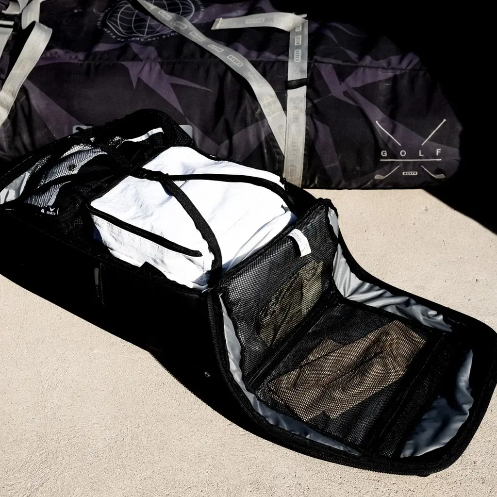 SS25__0000s_0027_48220-7003-ION-Wheelie-Bag-S.webp