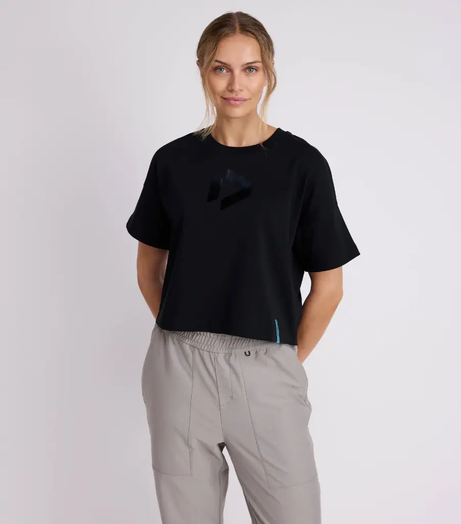 44263-5035_DT_TEE_SIGNATURE_ORIGINALS_SS_WMS_00280.webp